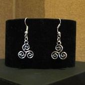 Pendientes celtas plateados.